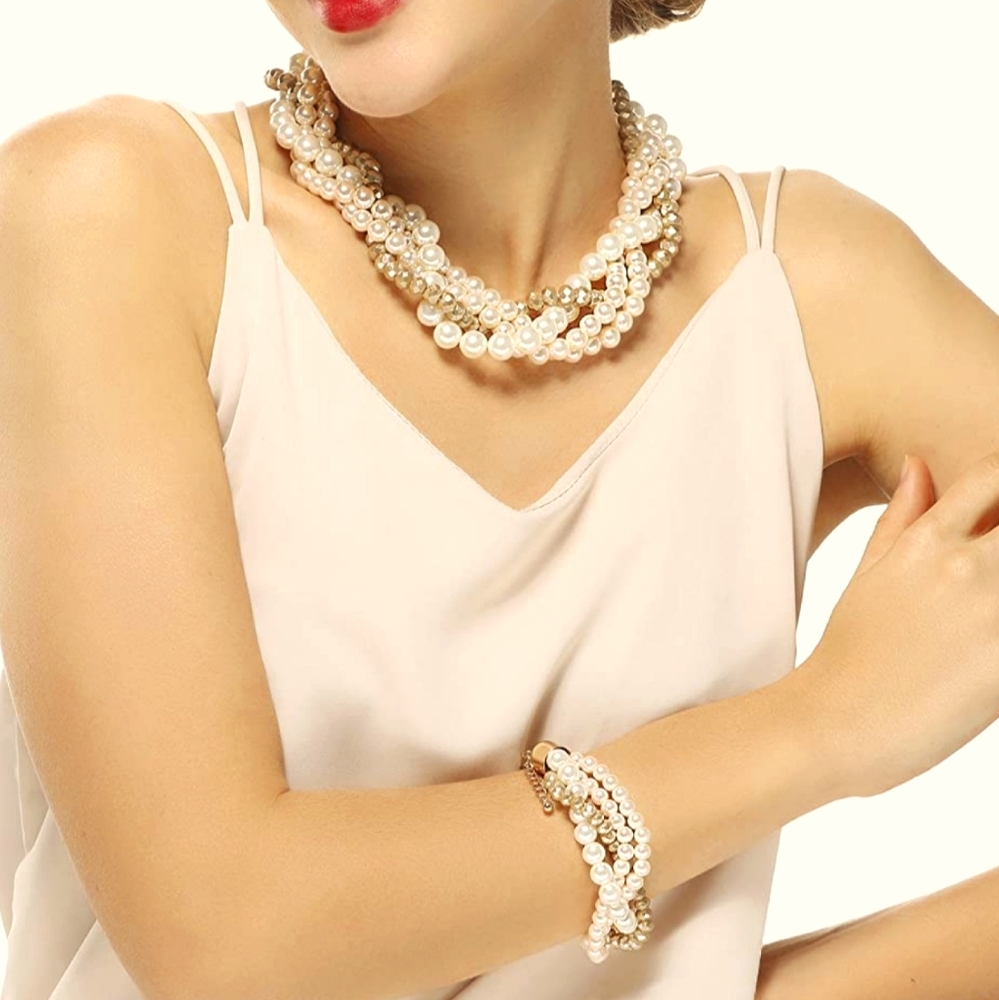 Pearl necklace choker with matching bracelet & ear